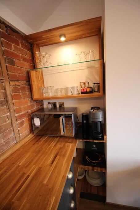 Apartment 6 At Number 8: City Centre, 1 Bedroom, Sofa Bed In Lounge カンタベリー エクステリア 写真