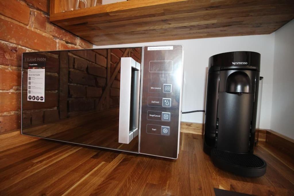 Apartment 6 At Number 8: City Centre, 1 Bedroom, Sofa Bed In Lounge カンタベリー エクステリア 写真
