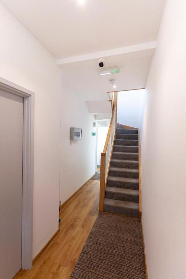Apartment 6 At Number 8: City Centre, 1 Bedroom, Sofa Bed In Lounge カンタベリー エクステリア 写真