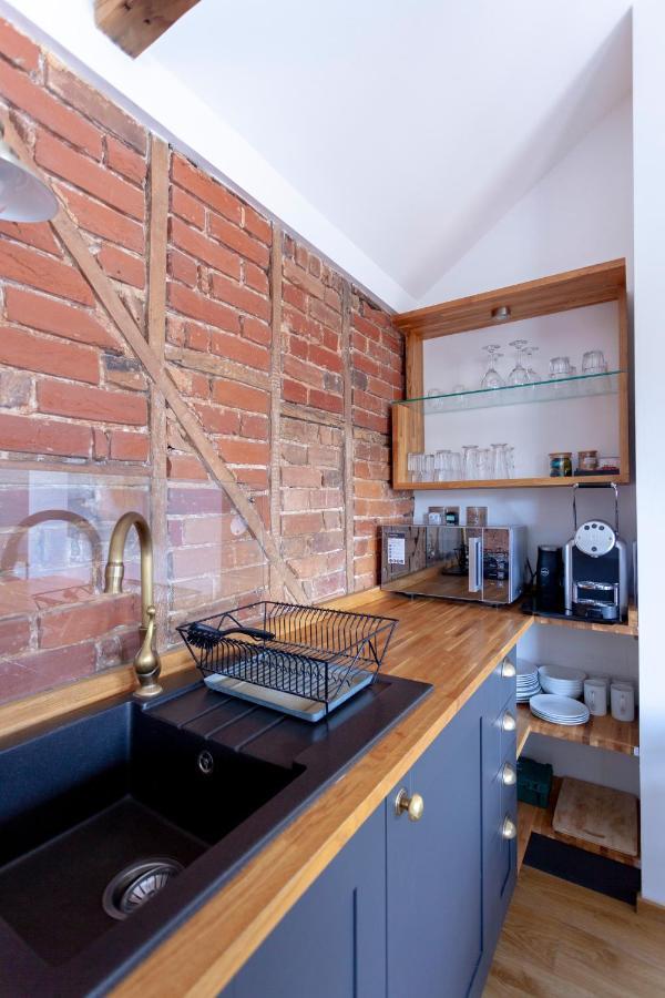 Apartment 6 At Number 8: City Centre, 1 Bedroom, Sofa Bed In Lounge カンタベリー エクステリア 写真